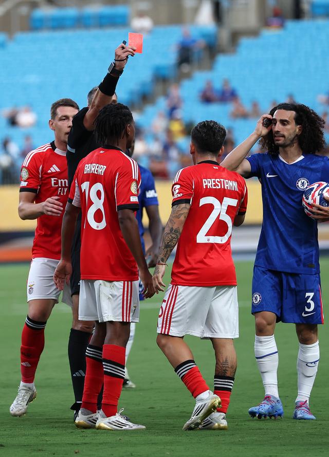 JJB-包含今晚突围战来临，夏洛特黄蜂围绕世俱杯复出首秀，悬念犹存，临场指挥获称赞的词条