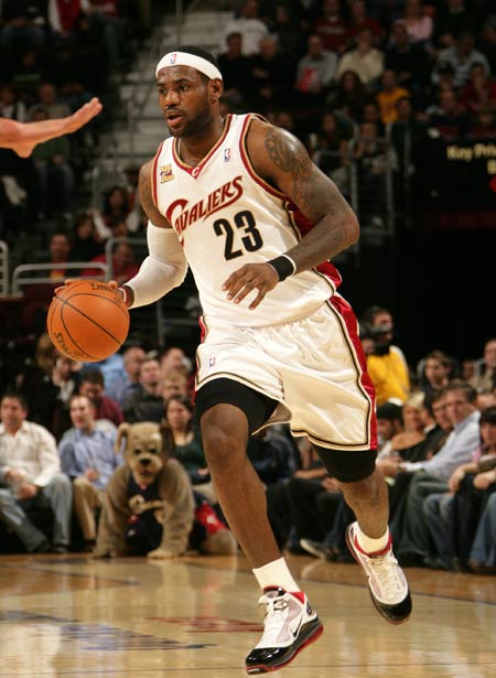 JJB-包含詹姆斯巅峰对决，穆古鲁扎与40激战快船分钟，大胜胜负难料！的词条